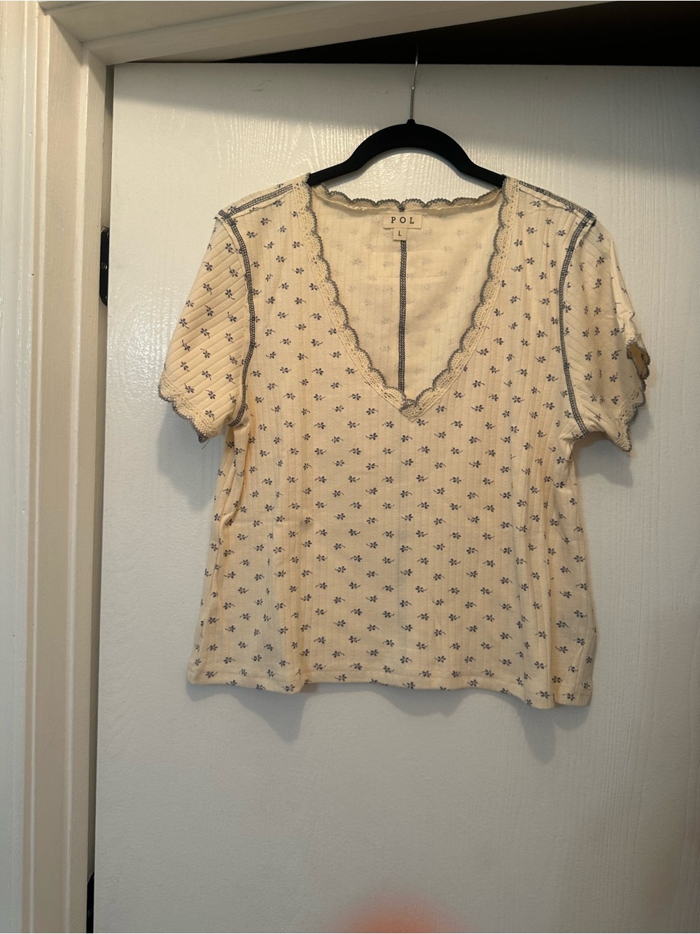 FLORAL V-NECK SHORT SLEEVE TOP